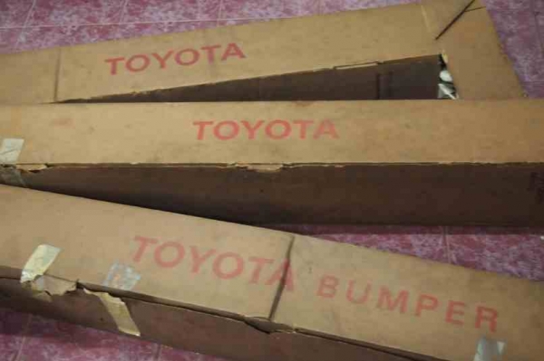 -กันชนหลังบิ๊ก toyota tt141  ได้ใหม่แกะกล่องแท้