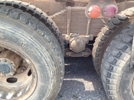 HINO KT725 - 168 HP EH700 รถหางปลาสิบล้อ 2 เพลา ติดเฮี๊ยบครบพร้อมใช้งาน ใช้ลากรถ PC 200 อยู่ครับ วางหัวเก๋ง F18 สภาพดีภายในคอนโซลครบพร้อม พวงมาลัยเพาเวอร์ เบรคทริ๊ปฟี้ ช่วงล่างคัชซีไม่บวม ยางสภาพดี 70\% พร้อมบรรทุกพร้อมใช้งาน เอกสารทะเบียนครบพร้อมโอน ราคาต