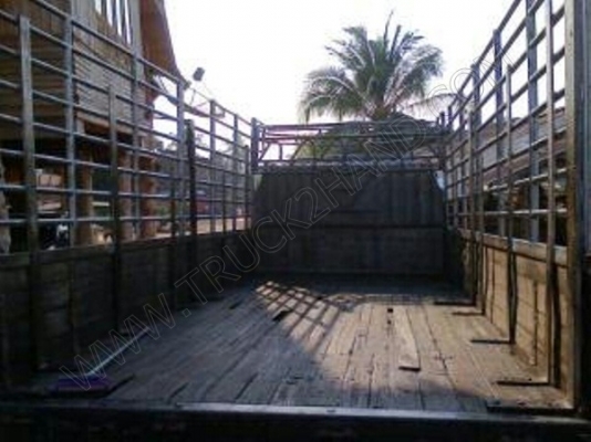 รถบรรทุก 6 ล้อ ยี่ห้อ ISUZU รุ่น ROCKY 175 แรงม้า