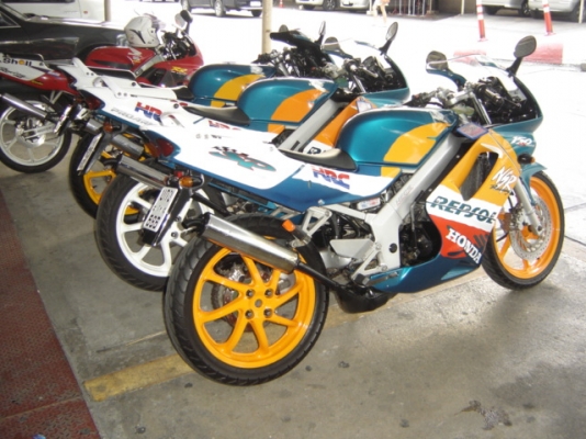 NSR 150SP สวยมาก ทำสีใหม่ทั้งคัน มี  2 สี แดง และ เขียวส้ม ลาย  REPSOL สนใจติดต่อ ฝ่่ายขาย คุณ เจ  โทร .0808051985,0805948450 กทม สาธุประดิษฐ์ ซอย 30 แขวงบางโพงฟาง เขต ยานนาวา กทม ราคา ต่อรองได้ ครับ