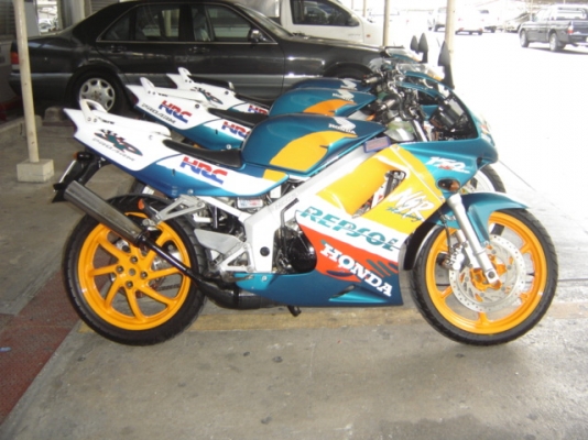 NSR 150SP สวยมาก ทำสีใหม่ทั้งคัน มี  2 สี แดง และ เขียวส้ม ลาย  REPSOL สนใจติดต่อ ฝ่่ายขาย คุณ เจ  โทร .0808051985,0805948450 กทม สาธุประดิษฐ์ ซอย 30 แขวงบางโพงฟาง เขต ยานนาวา กทม ราคา ต่อรองได้ ครับ