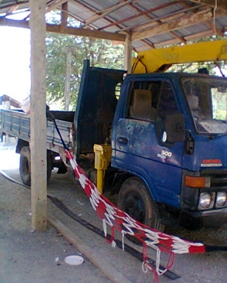 ขายรถ toyota Dyna 300 เครื่องยนต์ 13 B ปี 32 หูช้างติดเครน tanado 2 ตันครึ้ง