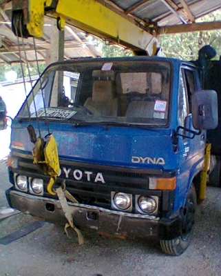 ขายรถ toyota Dyna 300 เครื่องยนต์ 13 B ปี 32 หูช้างติดเครน tanado 2 ตันครึ้ง