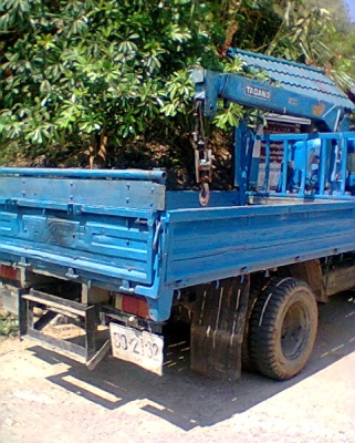 ขายรถบรรทุก 6 ล้อติดเครน ยี่ฮ้อ Mazada T 3000 เครนยี่ฮ้อ tanado 2 ตันครึ้ง