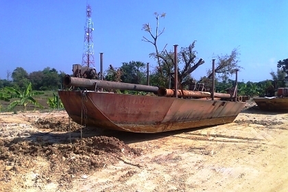 ขายด่วน..เรือดูดทราย เครื่องยนต์ฮีโน่ HINO EF V8 เครื่องยนต์ 550 แรงม้า ท่อดูด 8 นิ้ว ดูดแรง เต็มท่อ ๆ ได้ทรายมาก เกินคุ้ม.