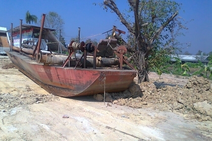 ขายด่วน..เรือดูดทราย เครื่องยนต์ฮีโน่ HINO EF V8 เครื่องยนต์ 550 แรงม้า ท่อดูด 8 นิ้ว ดูดแรง เต็มท่อ ๆ ได้ทรายมาก เกินคุ้ม.