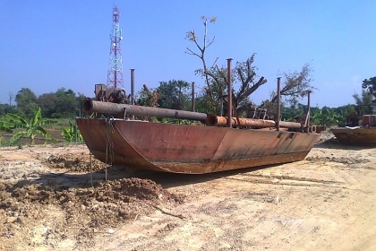 ขายด่วน..เรือดูดทราย เครื่องยนต์ฮีโน่ HINO EF V8 เครื่องยนต์ 550 แรงม้า ท่อดูด 8 นิ้ว ดูดแรง เต็มท่อ ๆ ได้ทรายมาก เกินคุ้ม.