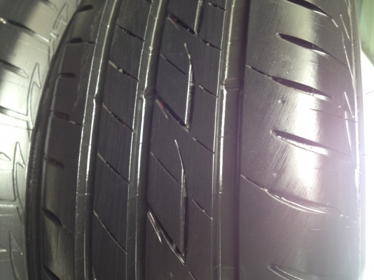 ยางบริดจสโตน215 60R16 ปี2014สวยมากดอกเยอะ3,300บาทถูกๆ