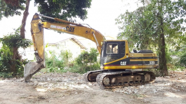 ขายแบคโฮ CAT 320 V2 เอกสารเล่มทะเบียนครบ รถใช้งานอยู่ทุกวัน เครื่องดี ปั้มดี ช่วงล่างแน่น แอร์ครบ ราคาต่อรองได้