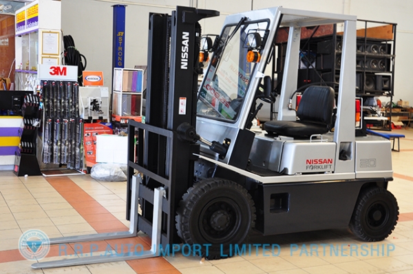 ขายรถโฟล์คลิฟท์มือสอง NISSAN  รุ่น PH02 ราคา 175,000 บาท นำเข้าจากประเทศญี่ปุ่น 100\% ไม่เคยใช้งานในไทย