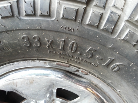 ขายยางบั้งเหมาะสำหรับลุยๆขนาด 33 X 10.5 X 16 ปี 2012 ขายยางบั้งเหมาะสำหรับลุยๆขนาด 33 X 10.5 X 16 ปี 2012