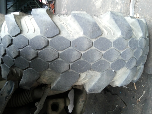 ขายยางบั้งเหมาะสำหรับลุยๆขนาด 33 X 10.5 X 16 ปี 2012 ขายยางบั้งเหมาะสำหรับลุยๆขนาด 33 X 10.5 X 16 ปี 2012