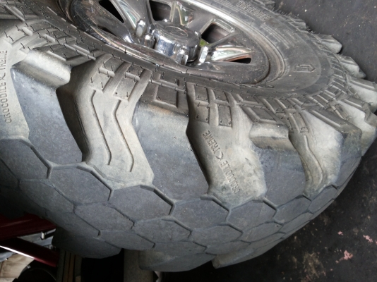 ขายยางบั้งเหมาะสำหรับลุยๆขนาด 33 X 10.5 X 16 ปี 2012 ขายยางบั้งเหมาะสำหรับลุยๆขนาด 33 X 10.5 X 16 ปี 2012