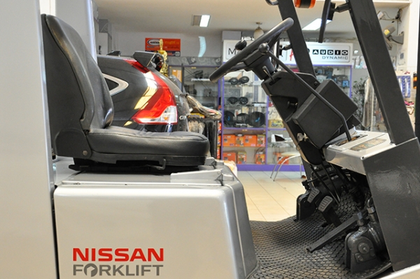 ขายรถโฟล์คลิฟท์มือสอง NISSAN รุ่น EH01 ราคา 195,000 บาท นำเข้าจากประเทศญี่ปุ่น 100\% ไม่เคยใช้งานในไทย ขายรถโฟล์คลิฟท์มือสอง NISSAN รุ่น EH01 ราคา 195,000 บาท นำเข้าจากประเทศญี่ปุ่น 100\% ไม่เคยใช้งานในไทย