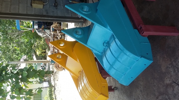 ขาย สั่งทำ บุ้งกี๋ สับต้นปาล์ม แบคโฮ ทุกรุ่นครับ 093-7282709