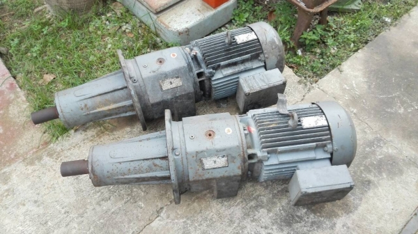 ====== Sold Out!! ====== มอเตอร์เกียร์หน้าแปลน SEW Eurodrive 10 HP. 380V. ทด 1:11 ความเร็วรอบ 124 RPM. ของใหม่เก่าเก็บไม่เคยใช้งาน!