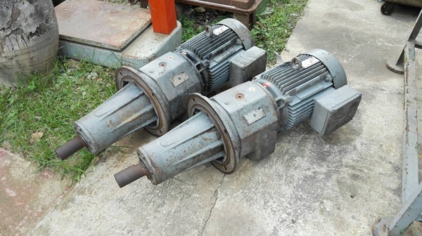 ====== Sold Out!! ====== มอเตอร์เกียร์หน้าแปลน SEW Eurodrive 10 HP. 380V. ทด 1:11 ความเร็วรอบ 124 RPM. ของใหม่เก่าเก็บไม่เคยใช้งาน!