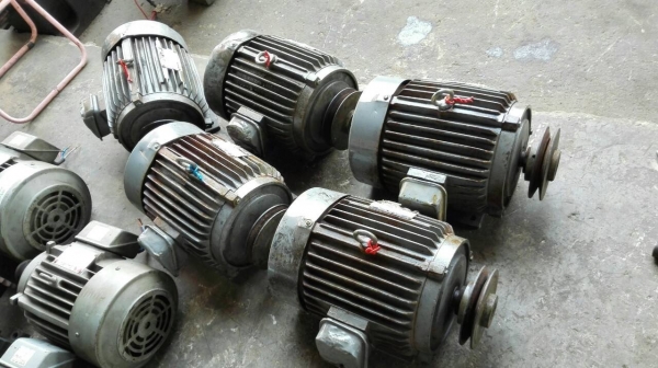 Sell>> มอเตอร์ HITACHI 5 HP. 380V. 1450 RPM. สภาพสวย เดิม ไม่เคยพัน วิ่งเงียบ พร้อมใช้ มี 5 ลูก!!