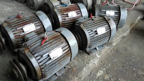 Sell>> มอเตอร์ HITACHI 5 HP. 380V. 1450 RPM. สภาพสวย เดิม ไม่เคยพัน วิ่งเงียบ พร้อมใช้ มี 5 ลูก!!