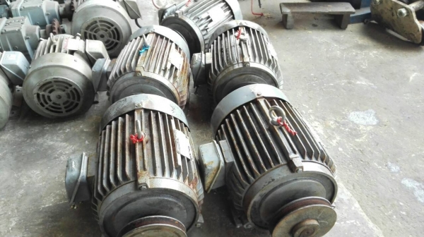 Sell>> มอเตอร์ HITACHI 5 HP. 380V. 1450 RPM. สภาพสวย เดิม ไม่เคยพัน วิ่งเงียบ พร้อมใช้ มี 5 ลูก!!