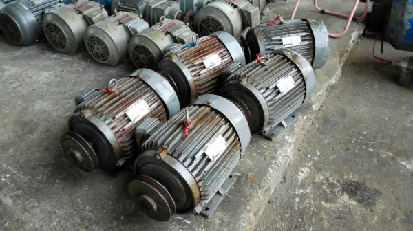 Sell>> มอเตอร์ HITACHI 5 HP. 380V. 1450 RPM. สภาพสวย เดิม ไม่เคยพัน วิ่งเงียบ พร้อมใช้ มี 5 ลูก!!