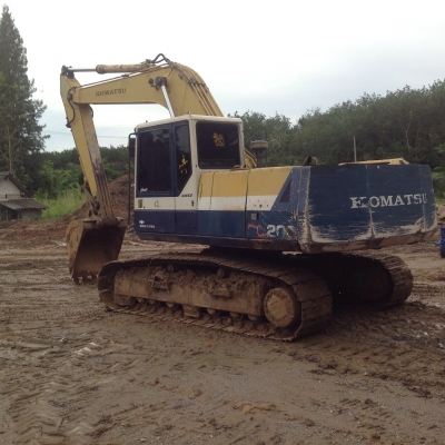 รถแบคโฮpc200-5 รถแบคโฮpc200-5