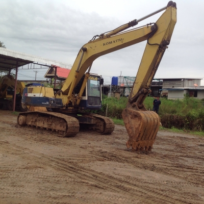 รถแบคโฮpc200-5 รถแบคโฮpc200-5