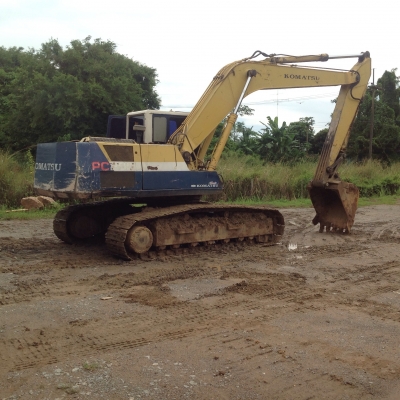 รถแบคโฮpc200-5 รถแบคโฮpc200-5