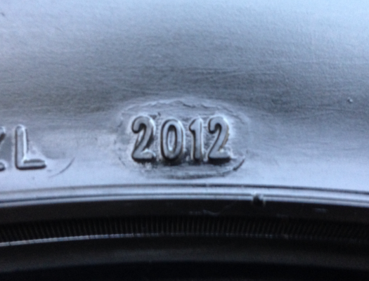 ยาง Winrun 275 55 20 กลางปี12 พร้อมใช้งาน ราคาไม่แพง