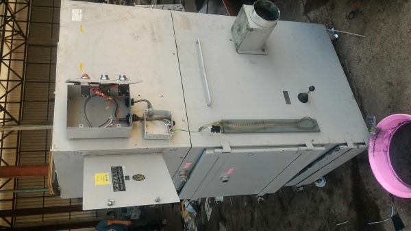 ชุดตู้ดูดกรองฝุงผงต่างๆ ขนาดกำลังมอเตอร์ 2 แรงม้า มีตัวแผ่นกรองให้ผงต่างๆที่ดูดมาตกด้านล่าง