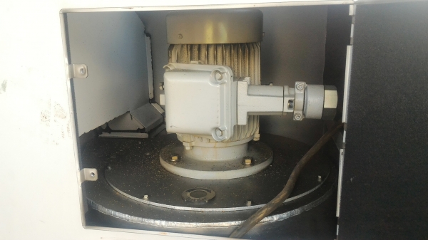 ชุดตู้ดูดกรองฝุงผงต่างๆ ขนาดกำลังมอเตอร์ 2 แรงม้า มีตัวแผ่นกรองให้ผงต่างๆที่ดูดมาตกด้านล่าง