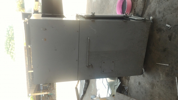 ชุดตู้ดูดกรองฝุงผงต่างๆ ขนาดกำลังมอเตอร์ 2 แรงม้า มีตัวแผ่นกรองให้ผงต่างๆที่ดูดมาตกด้านล่าง