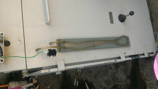 ชุดตู้ดูดกรองฝุงผงต่างๆ ขนาดกำลังมอเตอร์ 2 แรงม้า มีตัวแผ่นกรองให้ผงต่างๆที่ดูดมาตกด้านล่าง