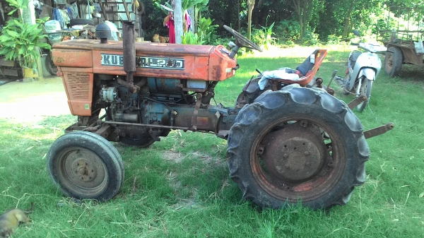 คูโบต้าL240เข้าไร่เข้าสวนสบายตัดหญ้าไถสวนสบายครับ