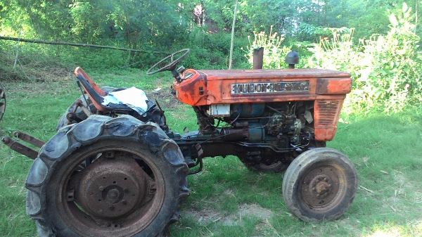 คูโบต้าL240เข้าไร่เข้าสวนสบายตัดหญ้าไถสวนสบายครับ