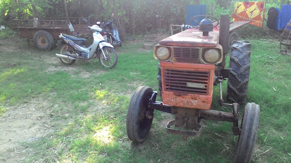 คูโบต้าL240เข้าไร่เข้าสวนสบายตัดหญ้าไถสวนสบายครับ