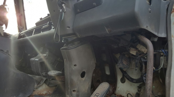 รถนิสสัน  10  ล้อ UD โม่ปูน CWM430 / 230 แรงม้า.  ( มีขาย 2 คัน. )     สนใจติดต่อ  081 - 6079515