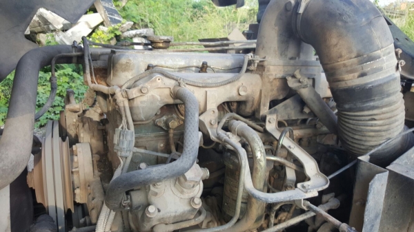 รถนิสสัน  10  ล้อ UD โม่ปูน CWM430 / 230 แรงม้า.  ( มีขาย 2 คัน. )     สนใจติดต่อ  081 - 6079515