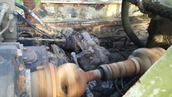 รถนิสสัน  10  ล้อ UD โม่ปูน CWM430 / 230 แรงม้า.  ( มีขาย 2 คัน. )     สนใจติดต่อ  081 - 6079515