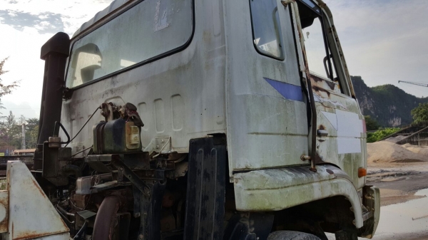 รถนิสสัน  10  ล้อ UD โม่ปูน CWM430 / 230 แรงม้า.  ( มีขาย 2 คัน. )     สนใจติดต่อ  081 - 6079515