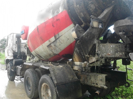 รถนิสสัน  10  ล้อ UD โม่ปูน CWM430 / 230 แรงม้า.  ( มีขาย 2 คัน. )     สนใจติดต่อ  081 - 6079515