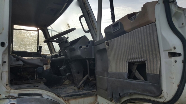 รถนิสสัน  10  ล้อ UD โม่ปูน CWM430 / 230 แรงม้า.  ( มีขาย 2 คัน. )     สนใจติดต่อ  081 - 6079515