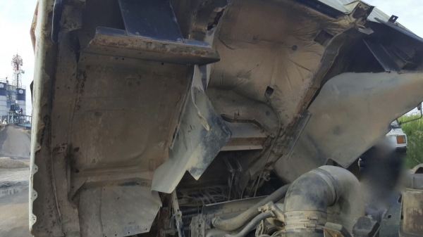 รถนิสสัน  10  ล้อ UD โม่ปูน CWM430 / 230 แรงม้า.  ( มีขาย 2 คัน. )     สนใจติดต่อ  081 - 6079515