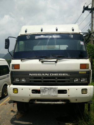 NISSAN UD 230