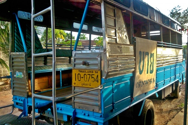 ISUZU NKR 110 แรง (สองแถว)