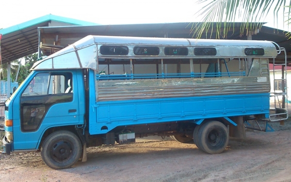 ISUZU NKR 110 แรง (สองแถว)