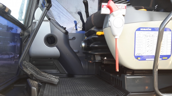 KOMATAU  PC200-8  รถ4000 ช.ม.ยังอยู่ในระยะประกัน7000ช.ม.