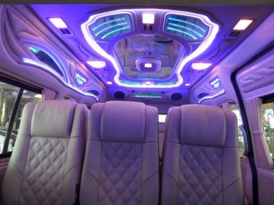 โทร 0922726669 คุณตันหยง ตู้เบสออโต้แวน รถตู้ดีเซล 2.5 ปี 2013 เกียMT แต่งวีไอพีเต็ม แอร์ไมโครบัส