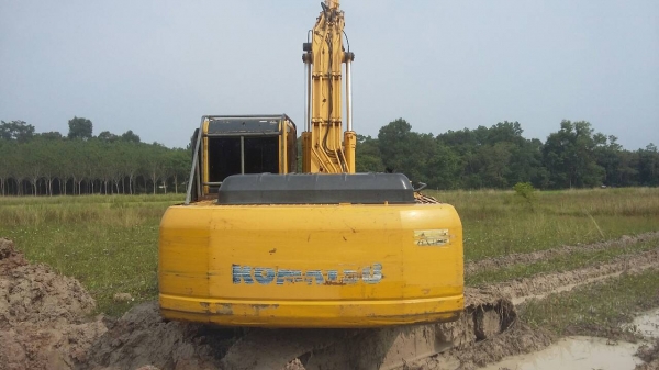 ขายรถแบคโฮ KOMATSU PC200-8 เอกสารอินวอย 16000 ชม.ราคา 1500000