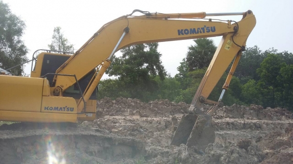ขายรถแบคโฮ KOMATSU PC200-8 เอกสารอินวอย 16000 ชม.ราคา 1500000